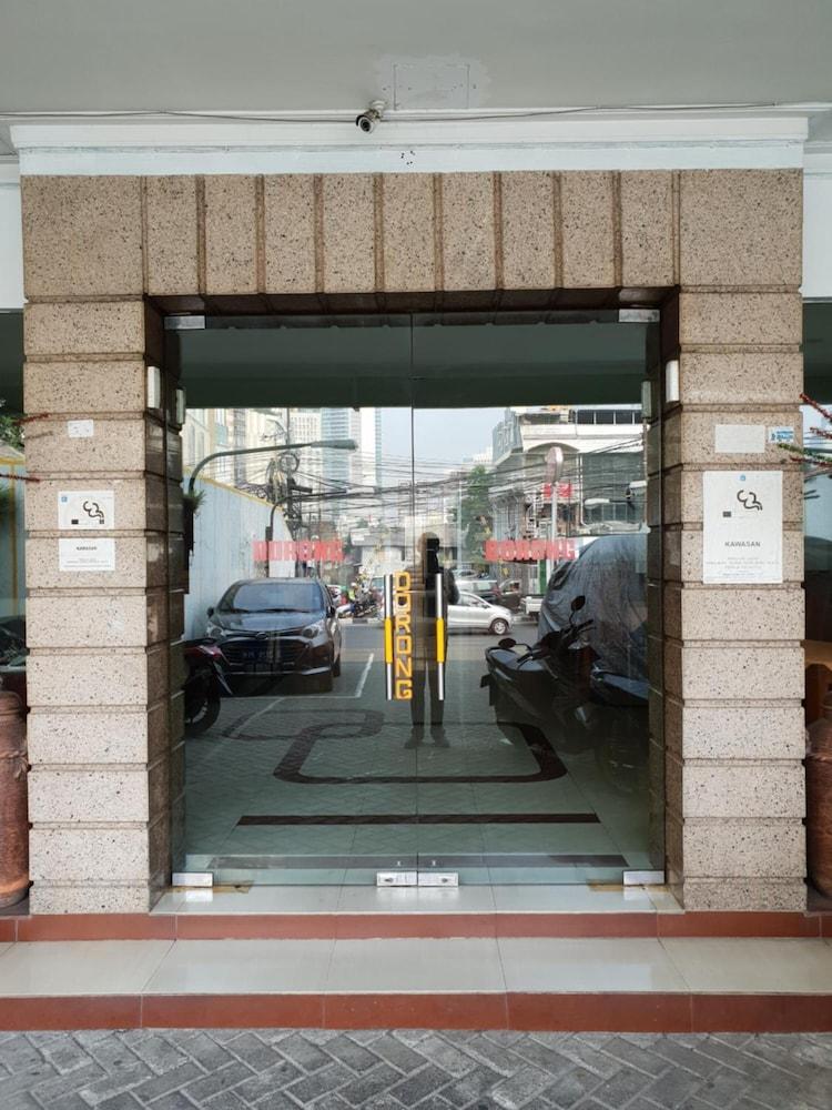 Hotel Caravan Tanah Abang Dżakarta Zewnętrze zdjęcie