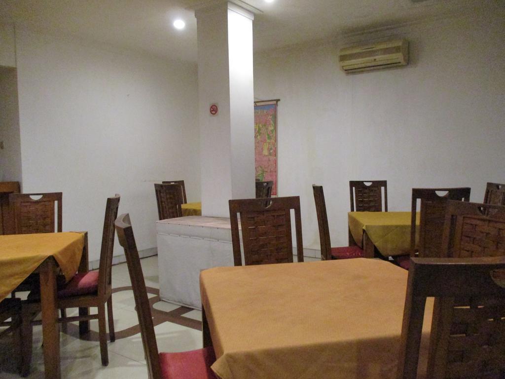 Hotel Caravan Tanah Abang Dżakarta Zewnętrze zdjęcie